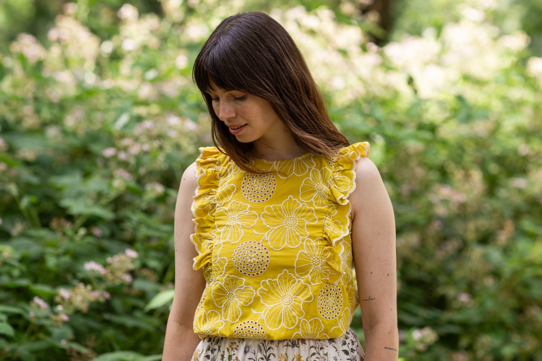 Fringe blouse Calina Broderie Geel